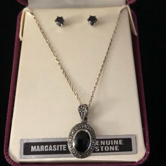 NIB Vintage minimalist 925 sterling Onyx and Marcasite necklace and earrings. S3 - Picture 2 of 6